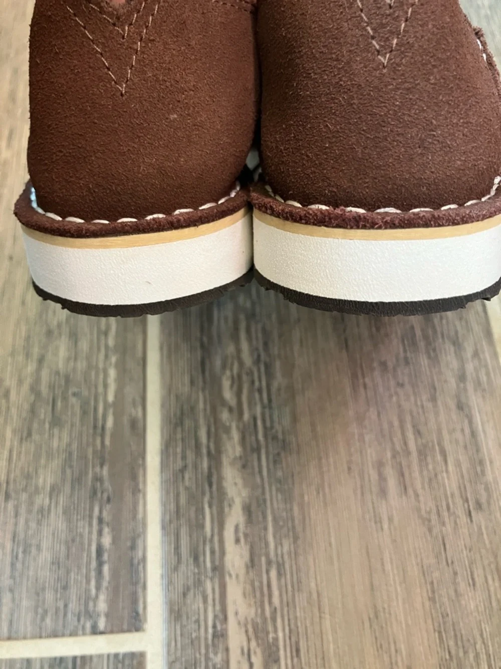 ARIAT FLORAL EMBOSSED CRUISER SHOES - MOC TOE 6C